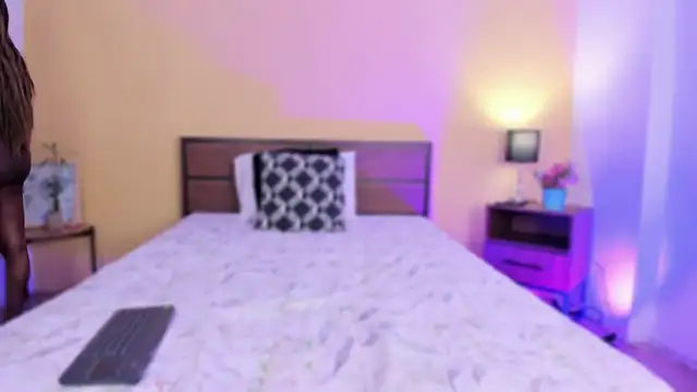 HellenHylls online show from December 2, 8:55 pm