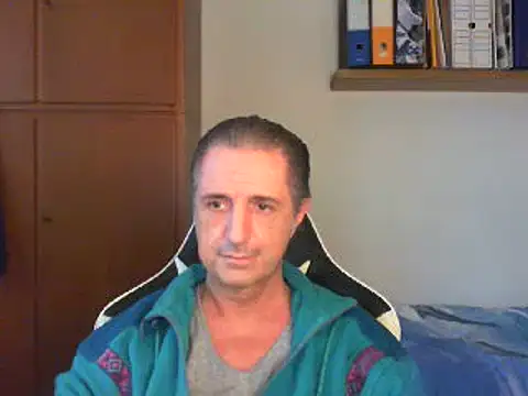 Snapshot of lliuk70mi chatting on December 22, 1:44 pm lliuk70mi online show from December 22, 1:44 pm