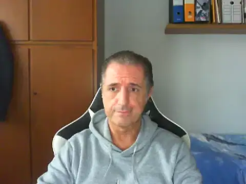 Snapshot of lliuk70mi chatting on January 2, 12:46 pm lliuk70mi online show from January 2, 12:46 pm