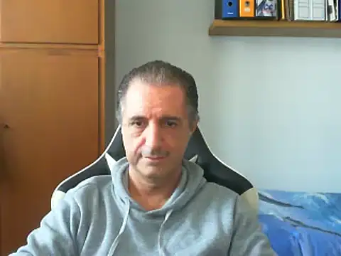 Snapshot of lliuk70mi chatting on February 27, 2:10 pm lliuk70mi online show from February 27, 2:10 pm