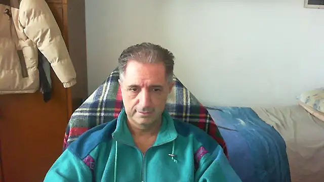 Snapshot of lliuk70mi chatting on February 16, 2:13 pm lliuk70mi online show from February 16, 2:13 pm