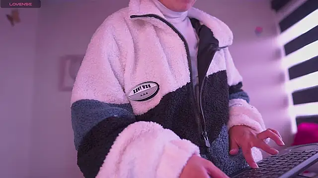 milly kenner online show from January 25, 6:35 pm