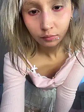 Snapshot of bigbabykiki chatting on October 8, 6:11 am bigbabykiki online show from October 8, 6:11 am
