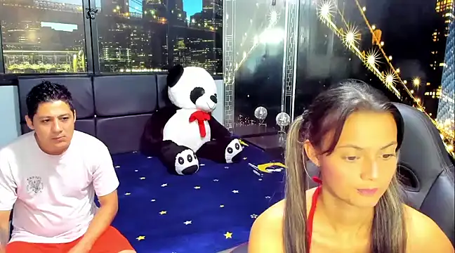 Snapshot of ValentinaAndTerry chatting on December 27, 10:01 am ValentinaAndTerry online show from December 27, 10:01 am