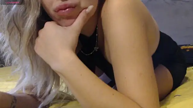 Snapshot of sweetlolly30 chatting on November 6, 7:31 am sweetlolly30 online show from November 6, 7:31 am