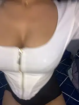 Snapshot of _riyaahahaha_ chatting on December 7, 2:46 pm  riyaahahaha  online show from December 7, 2:46 pm