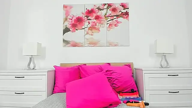 Snapshot of TiaRussel chatting on February 27, 9:37 pm TiaRussel online show from February 27, 9:37 pm