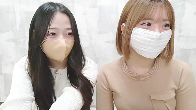 LOVE MOMO LOVE online show from April 10, 11:59 am