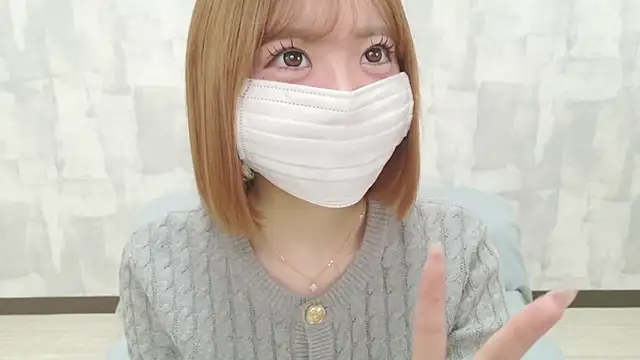 LOVE MOMO LOVE online show from April 21, 11:38 am