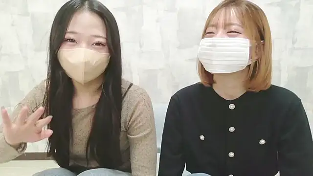 Snapshot of LOVE_MOMO_LOVE chatting on May 20, 12:00 pm LOVE MOMO LOVE online show from May 20, 12:00 pm