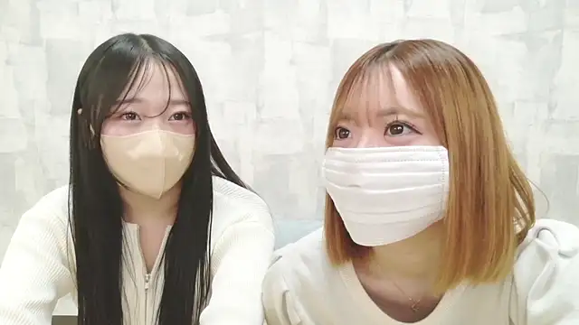 Snapshot of LOVE_MOMO_LOVE chatting on May 26, 11:28 am LOVE MOMO LOVE online show from May 26, 11:28 am