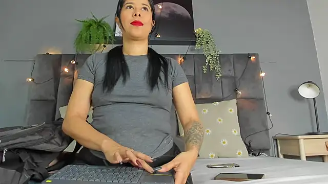 DulceAurora   online show from February 8, 11:13 am