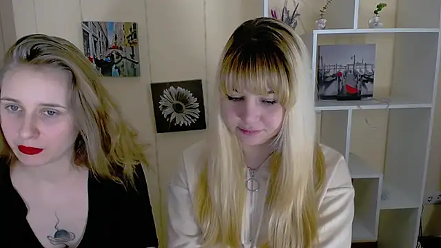 Snapshot of _Nicole_new chatting on March 13, 5:18 pm  Nicole new online show from March 13, 5:18 pm