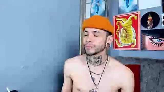 MurdockH online show from December 15, 11:09 pm