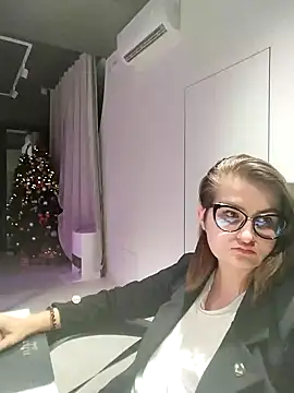 InaraReynolds online show from December 2, 3:04 am