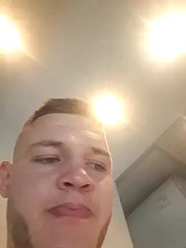 Yourbadboy69rrr online show from November 28, 11:29 pm