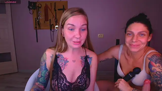 Snapshot of Carrie_Moonshine chatting on October 13, 2:00 am Carrie Moonshine online show from October 13, 2:00 am
