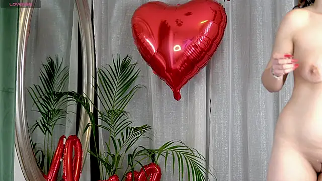Snapshot of BelleSkye chatting on February 14, 8:52 am BelleSkye online show from February 14, 8:52 am
