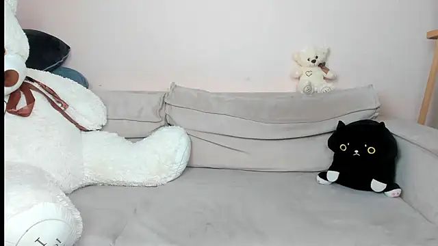 Snapshot of daeneryy chatting on February 19, 12:03 am daeneryy online show from February 19, 12:03 am