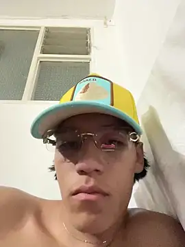 Snapshot of CRYBYT9 chatting on November 27, 2:35 am CRYBYT9 online show from November 27, 2:35 am