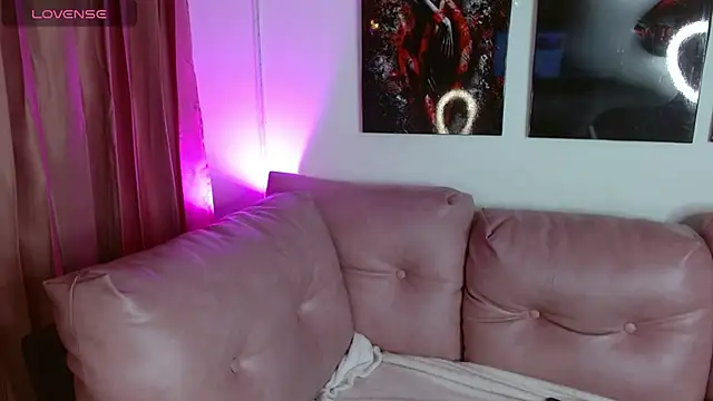 Snapshot of hinataleecs chatting on December 19, 10:50 pm hinataleecs online show from December 19, 10:50 pm