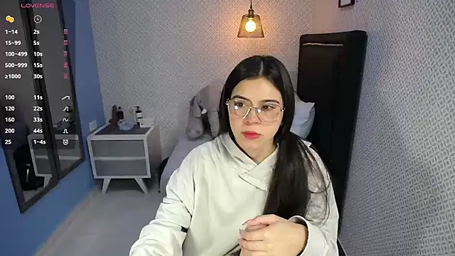 cassiehoward14 online show from March 12, 3:13 am