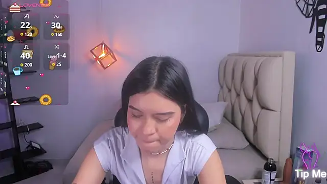 cassiehoward14 online show from November 5, 7:25 pm