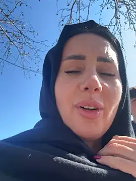 AnaRhodes online show from March 4, 8:46 am