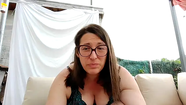 bella-louva online show from June 2, 6:37 am