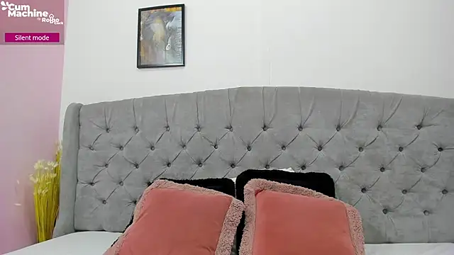 Snapshot of Valesskahall chatting on September 17, 12:18 pm Valesskahall online show from September 17, 12:18 pm