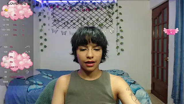 Snapshot of kathina_t chatting on October 4, 11:14 pm kathina t online show from October 4, 11:14 pm
