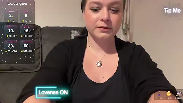 NaughtyWifeUK online show from December 6, 10:19 pm