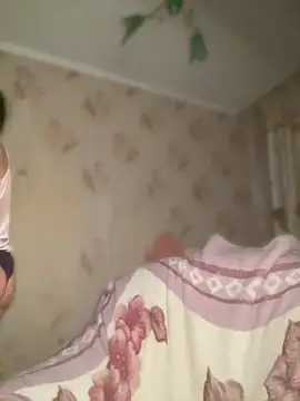 Starry Siren online show from April 13, 6:02 pm