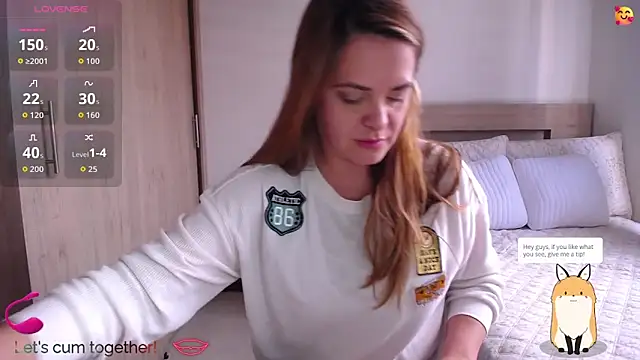 ParisW online show from April 28, 2:33 pm