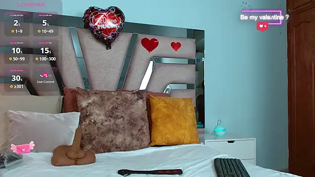 cintia hills online show from February 15, 3:31 am