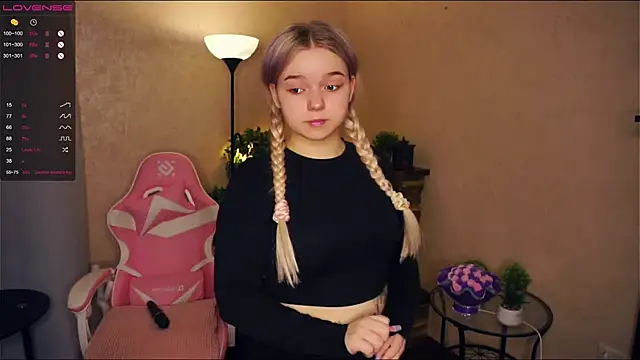 ZaraCreedon online show from February 21, 7:10 pm