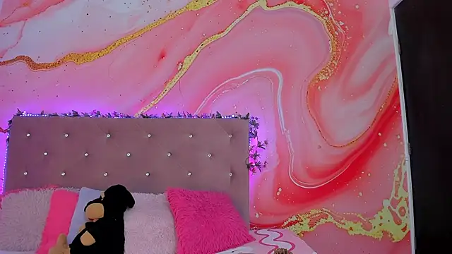 Daisy  rose online show from February 14, 11:10 am