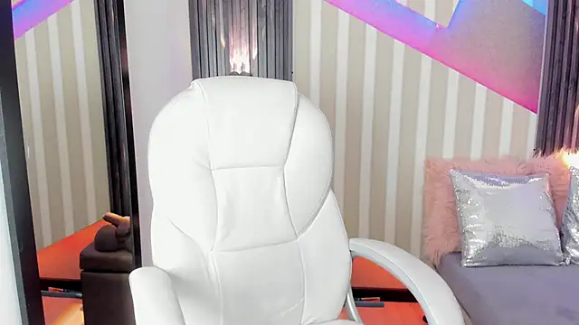 emily layton online show from September 9, 2:38 pm