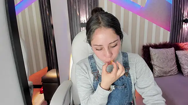 emily layton online show from September 23, 2:31 pm