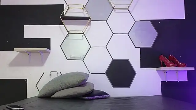 alondrabigtits online show from September 9, 11:54 am