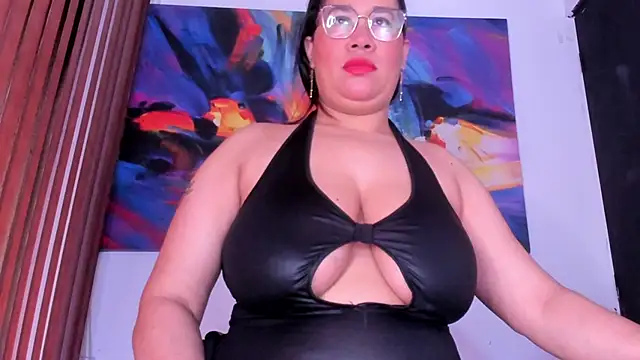 Snapshot of alondrabigtits chatting on June 5, 11:49 am alondrabigtits online show from June 5, 11:49 am