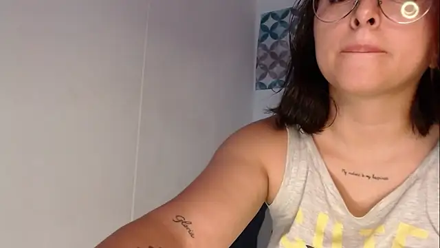 Snapshot of Aria_smith01 chatting on October 3, 1:41 pm Aria smith01 online show from October 3, 1:41 pm