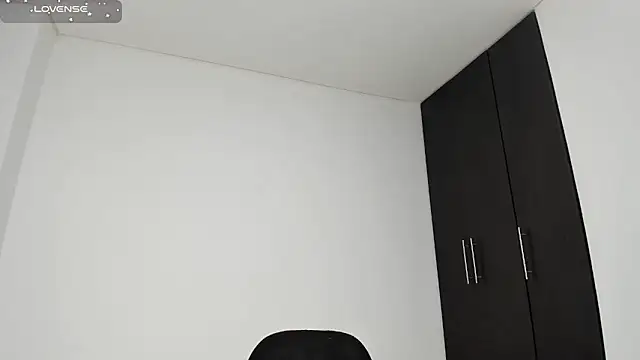 tifanyhills  online show from February 3, 11:05 pm