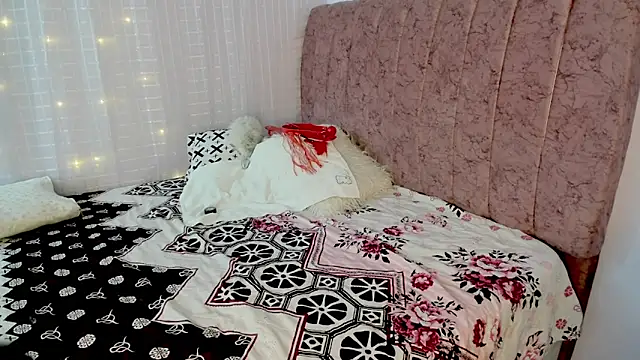 freyjagoddes online show from February 12, 8:48 pm