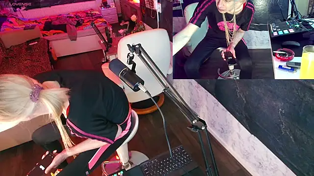 Doggyray44 online show from December 21, 4:25 pm