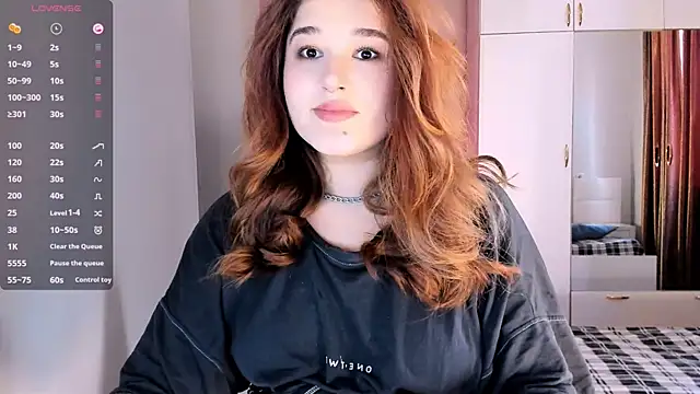 Snapshot of July_Slowdive chatting on January 29, 11:20 am July Slowdive online show from January 29, 11:20 am