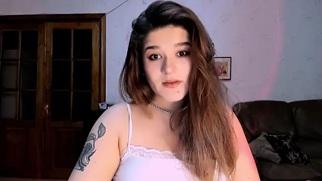 Snapshot of July_Slowdive chatting on March 3, 1:20 pm July Slowdive online show from March 3, 1:20 pm