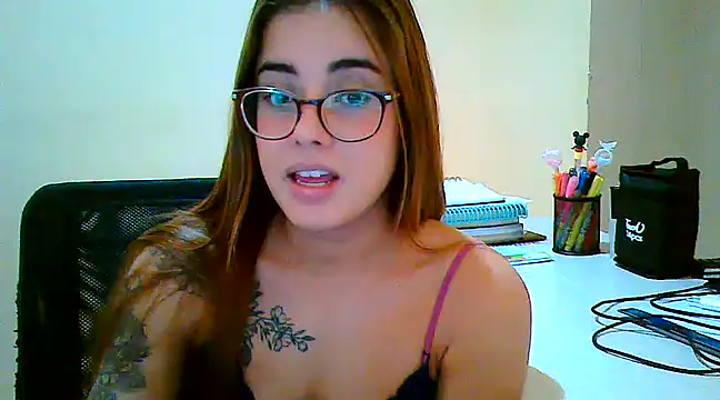 Snapshot of maliamiller chatting on March 19, 9:06 am maliamiller online show from March 19, 9:06 am