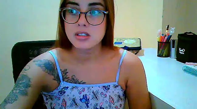 Snapshot of maliamiller chatting on March 22, 1:19 pm maliamiller online show from March 22, 1:19 pm