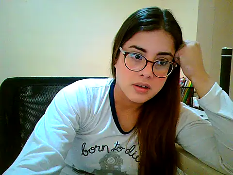 Snapshot of maliamiller chatting on September 24, 2:20 pm maliamiller online show from September 24, 2:20 pm